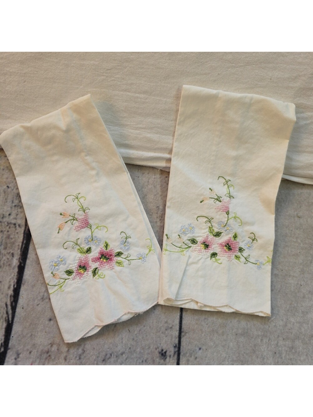 Vintage white cotton hand towels w embroidered floral medallion & scalloped edge